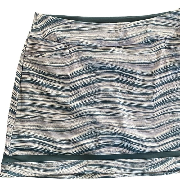 adidas Blue and Gray Skorts with Modern Wave Pattern - Picture 3 of 6